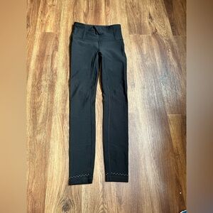 Lululemon Zoned In Tight Senseknit Black Sz 6 comes small is better at a size 4